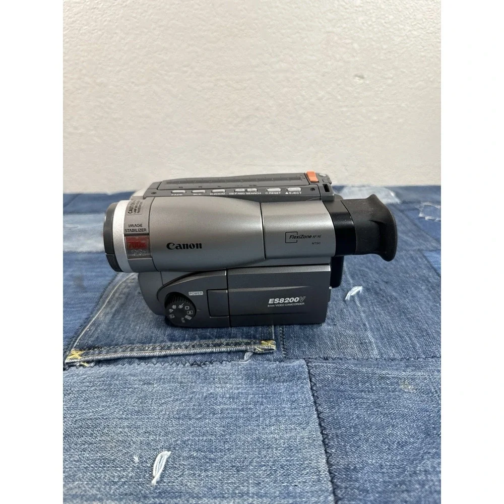 Canon ES8200V Hi8 8mm Analog Camcorder Bundle - Tested and Working